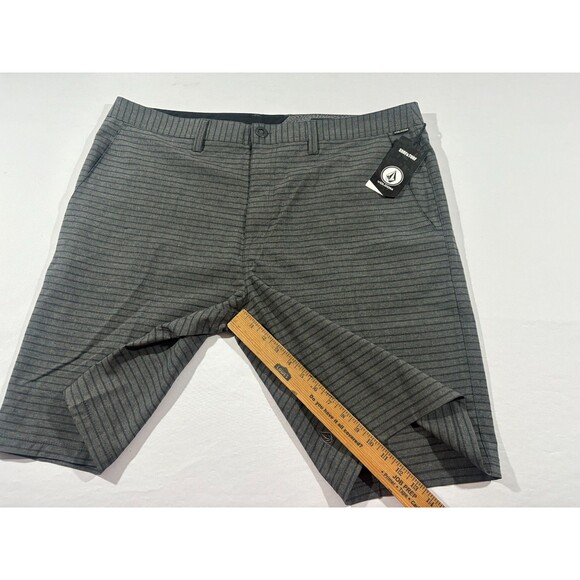 Volcom Mens Frickin SNT Static 21 Gray Stripe Modern Hybrid 10" Shorts Sz 40 NWT - Picture 5 of 16